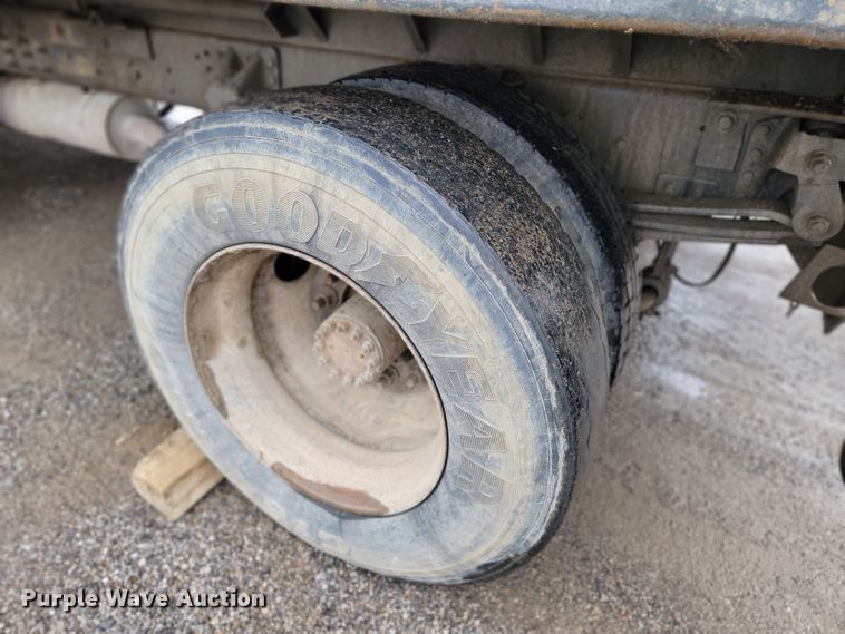 image for item HG9442 2003 GMC C7500  dump truck