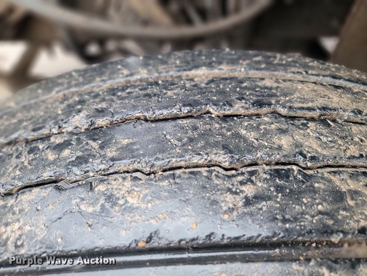 image for item HG9442 2003 GMC C7500  dump truck