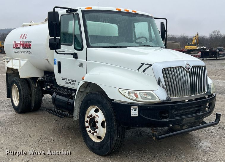 image for item ID9457 2005 International 4200  water truck