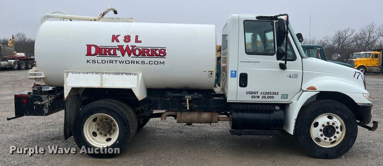 image for item ID9457 2005 International 4200  water truck