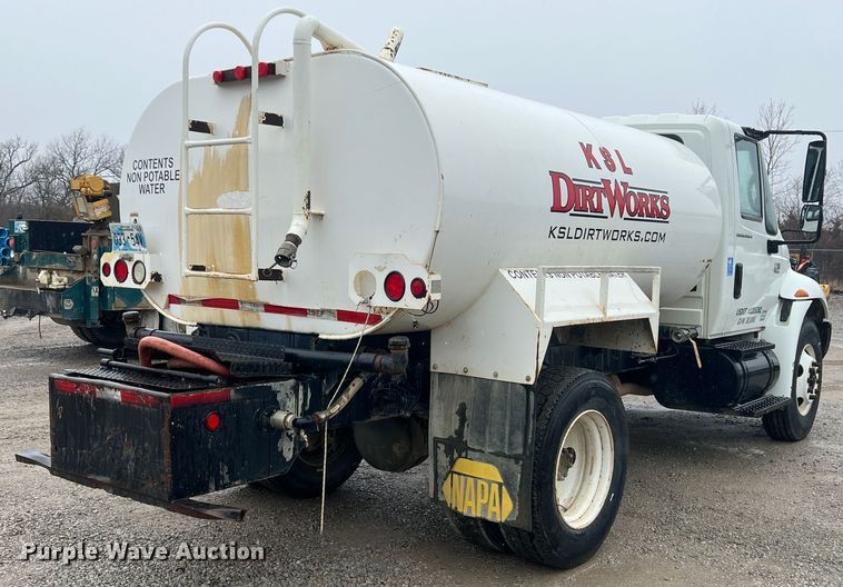 image for item ID9457 2005 International 4200  water truck