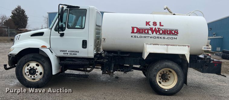 image for item ID9457 2005 International 4200  water truck