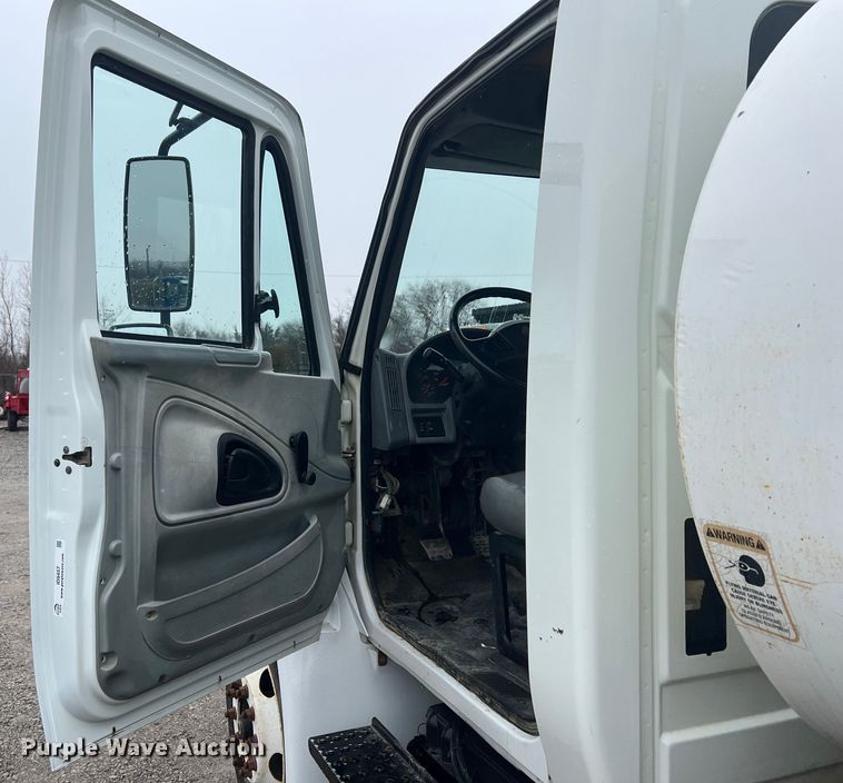 image for item ID9457 2005 International 4200  water truck