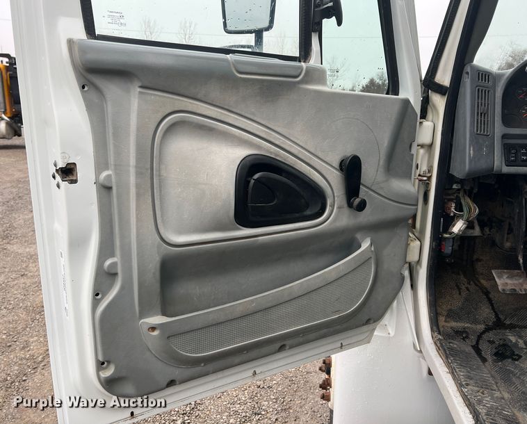 image for item ID9457 2005 International 4200  water truck