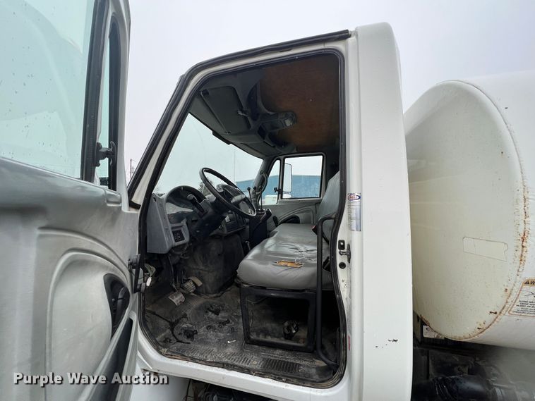 image for item ID9457 2005 International 4200  water truck