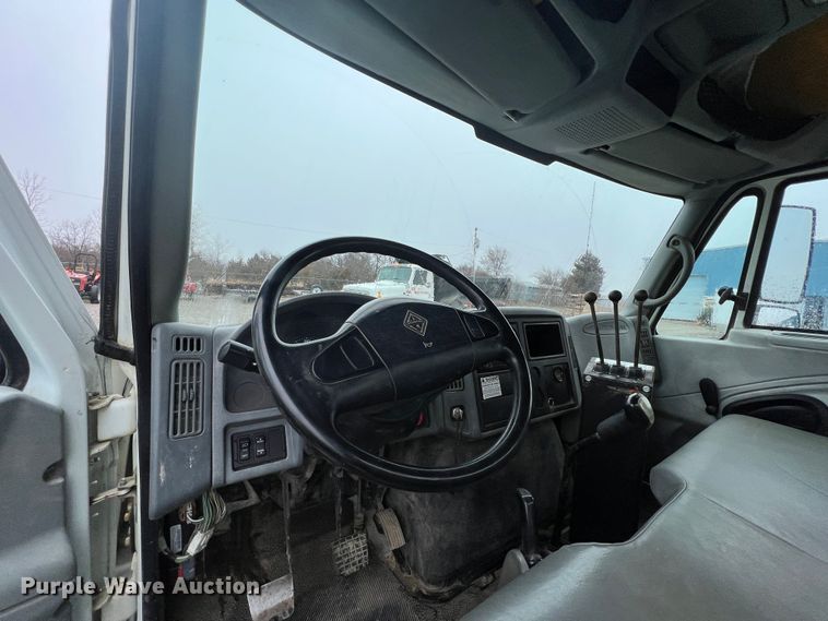 image for item ID9457 2005 International 4200  water truck