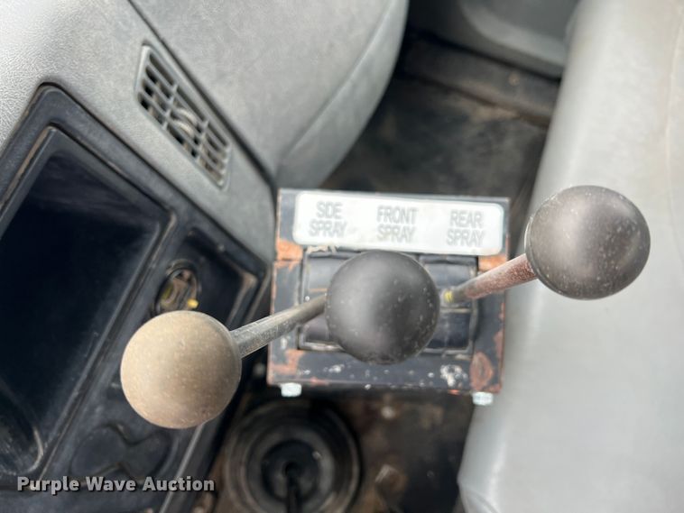 image for item ID9457 2005 International 4200  water truck