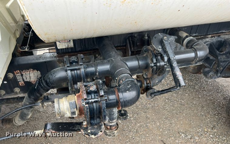 image for item ID9457 2005 International 4200  water truck