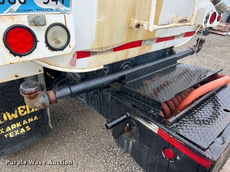 image for item ID9457 2005 International 4200  water truck