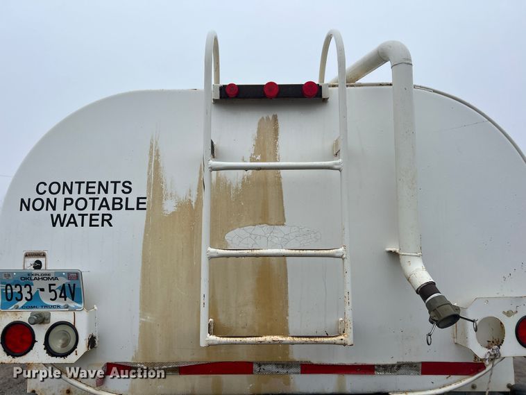 image for item ID9457 2005 International 4200  water truck
