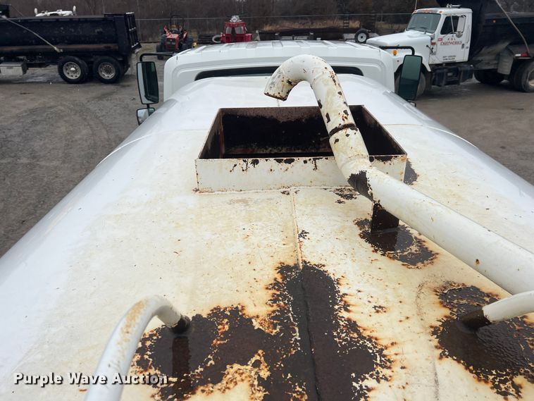 image for item ID9457 2005 International 4200  water truck