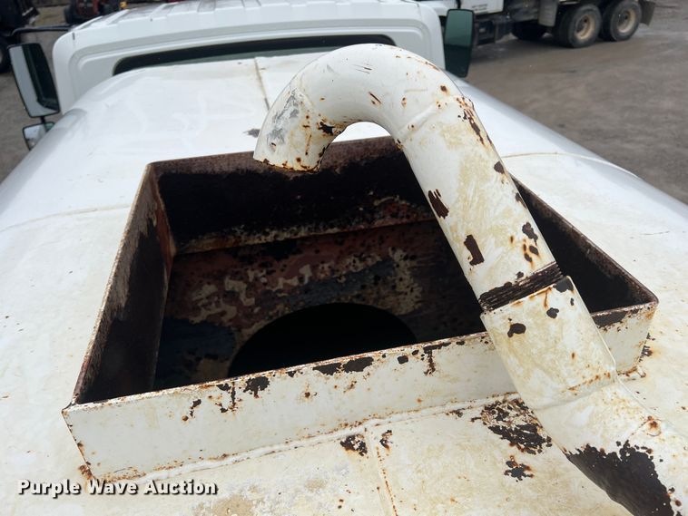 image for item ID9457 2005 International 4200  water truck