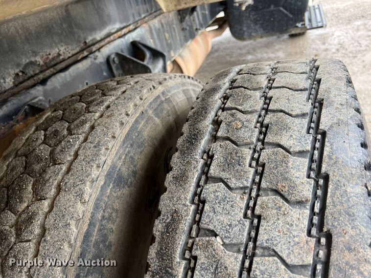 image for item ID9457 2005 International 4200  water truck