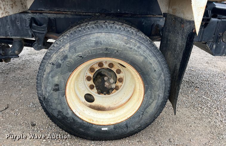 image for item ID9457 2005 International 4200  water truck