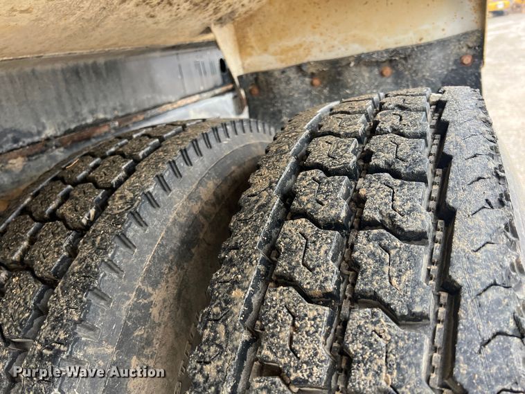 image for item ID9457 2005 International 4200  water truck