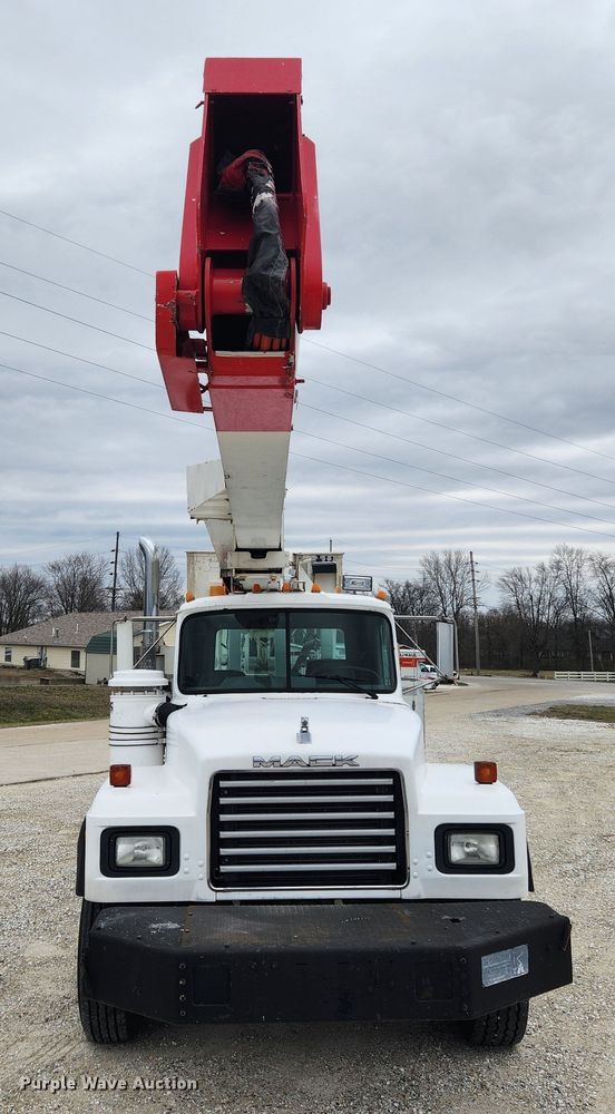 image for item JB9470 1992 Mack RD690S  bucket truck