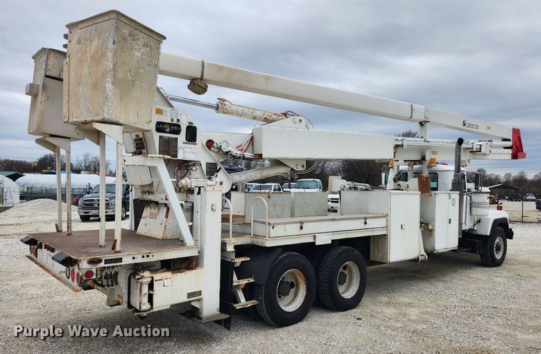 image for item JB9470 1992 Mack RD690S  bucket truck
