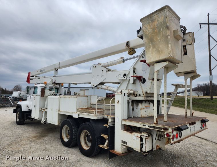 image for item JB9470 1992 Mack RD690S  bucket truck