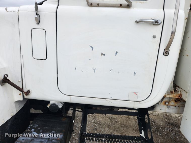 image for item JB9470 1992 Mack RD690S  bucket truck