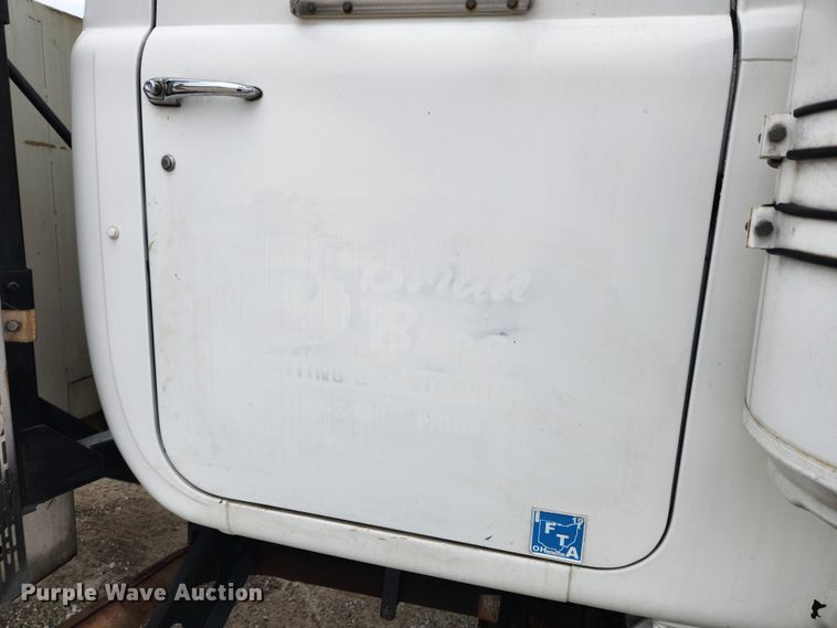 image for item JB9470 1992 Mack RD690S  bucket truck