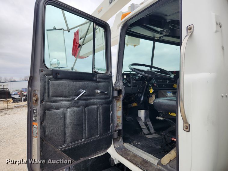 image for item JB9470 1992 Mack RD690S  bucket truck