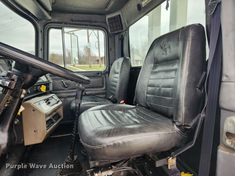 image for item JB9470 1992 Mack RD690S  bucket truck