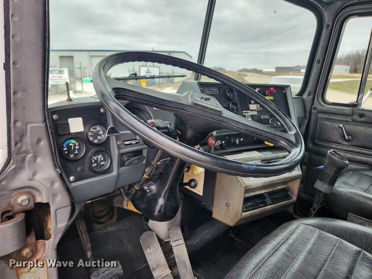 image for item JB9470 1992 Mack RD690S  bucket truck