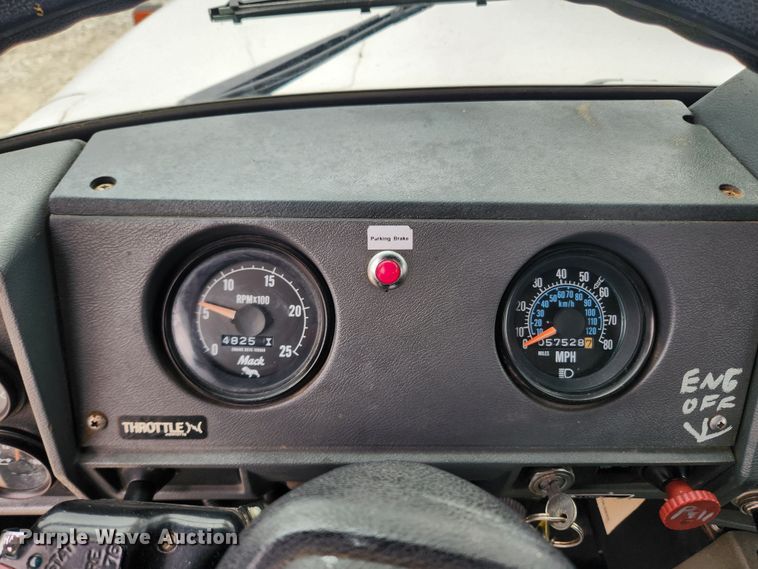 image for item JB9470 1992 Mack RD690S  bucket truck