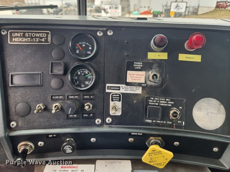 image for item JB9470 1992 Mack RD690S  bucket truck