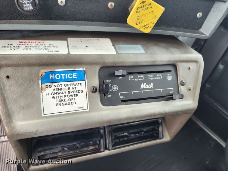 image for item JB9470 1992 Mack RD690S  bucket truck