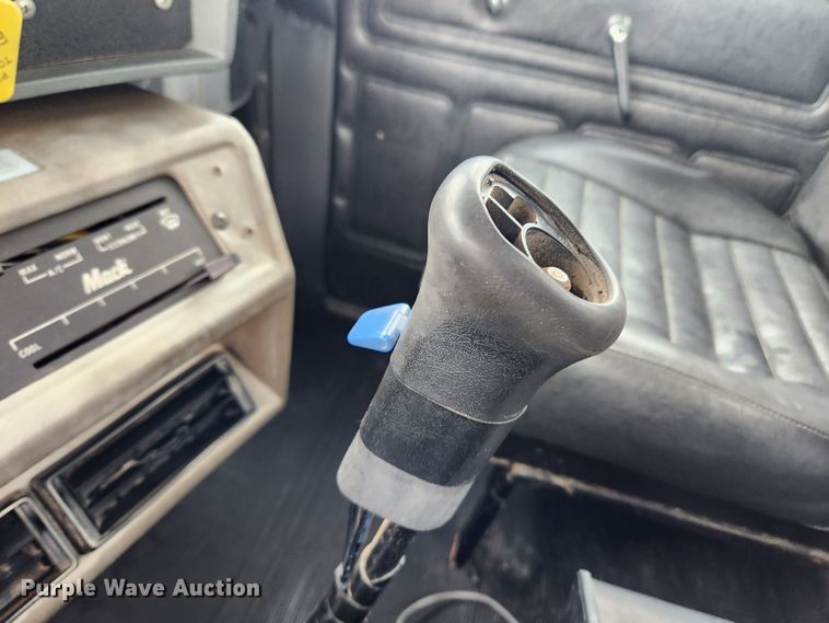 image for item JB9470 1992 Mack RD690S  bucket truck