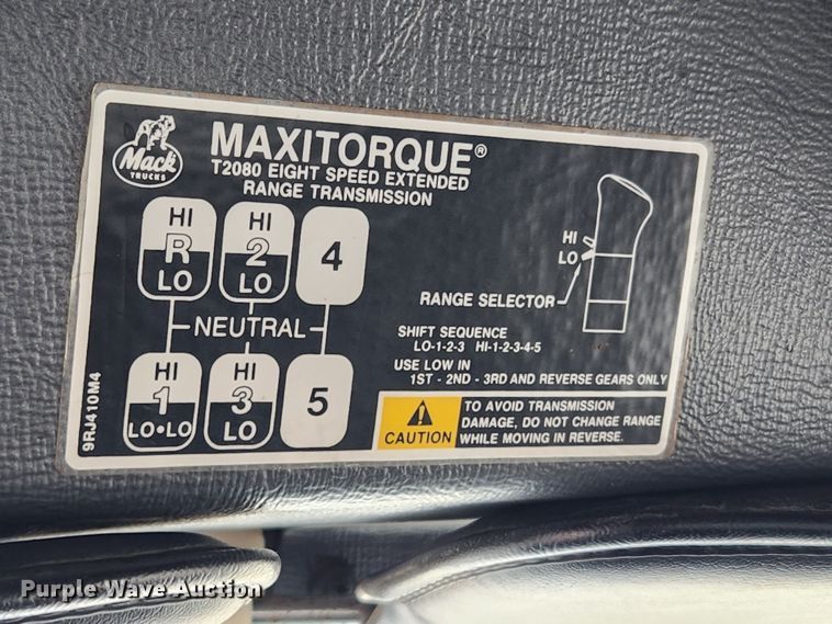 image for item JB9470 1992 Mack RD690S  bucket truck