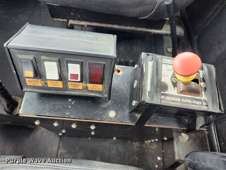 image for item JB9470 1992 Mack RD690S  bucket truck