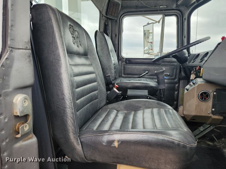 image for item JB9470 1992 Mack RD690S  bucket truck