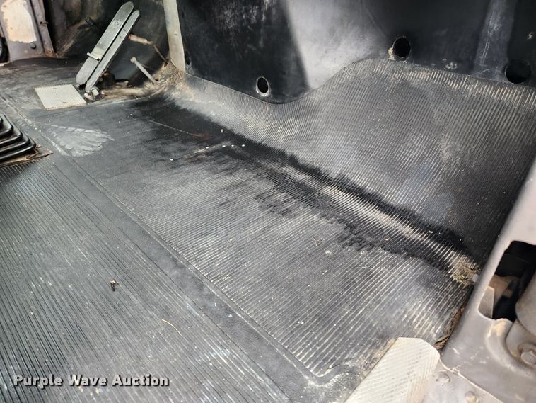 image for item JB9470 1992 Mack RD690S  bucket truck