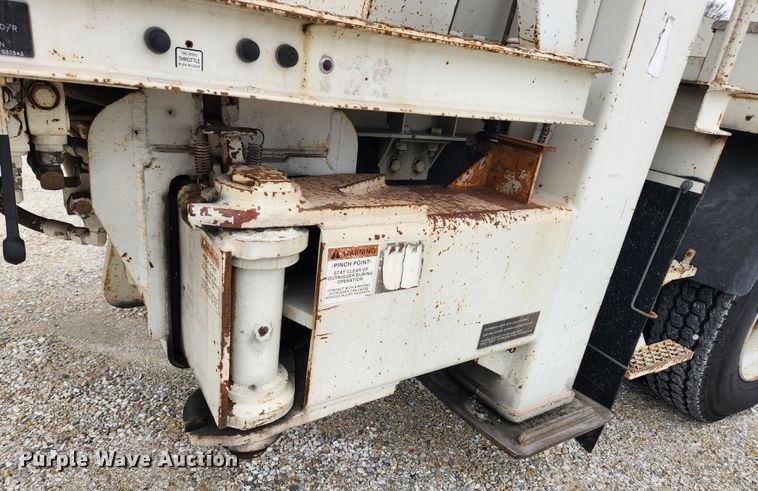 image for item JB9470 1992 Mack RD690S  bucket truck