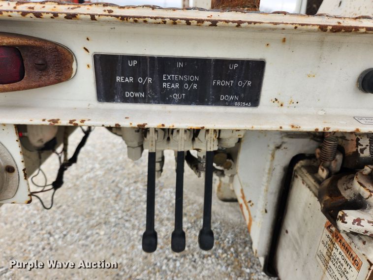 image for item JB9470 1992 Mack RD690S  bucket truck