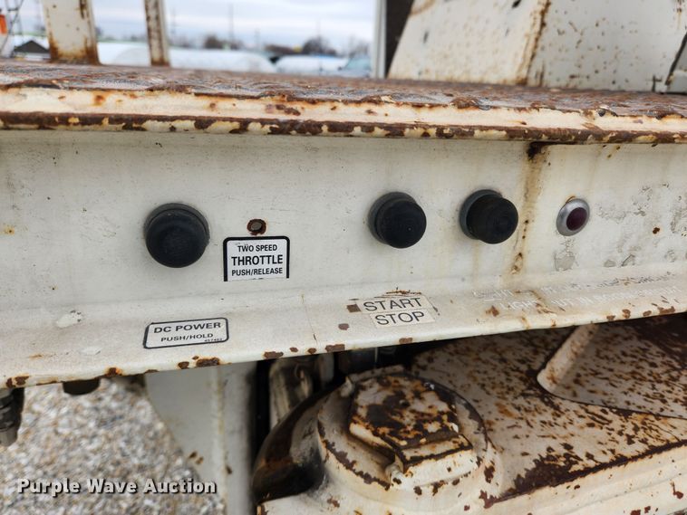 image for item JB9470 1992 Mack RD690S  bucket truck