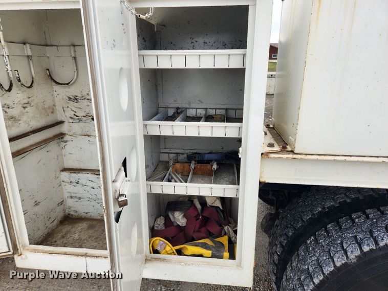 image for item JB9470 1992 Mack RD690S  bucket truck