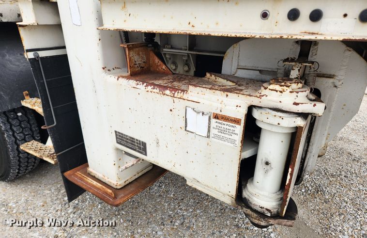 image for item JB9470 1992 Mack RD690S  bucket truck