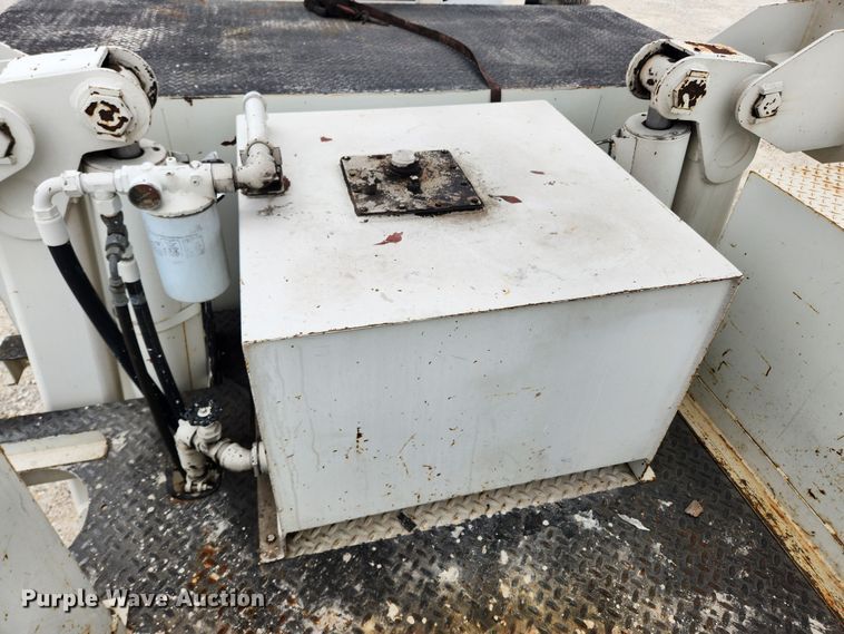 image for item JB9470 1992 Mack RD690S  bucket truck