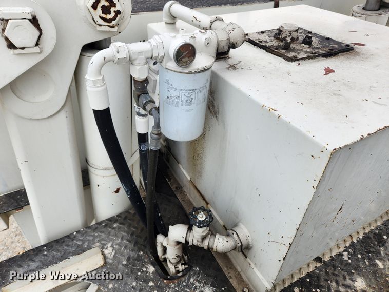 image for item JB9470 1992 Mack RD690S  bucket truck