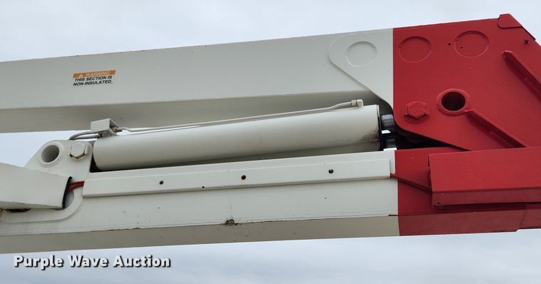 image for item JB9470 1992 Mack RD690S  bucket truck