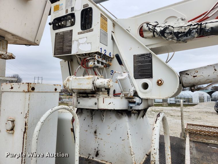 image for item JB9470 1992 Mack RD690S  bucket truck