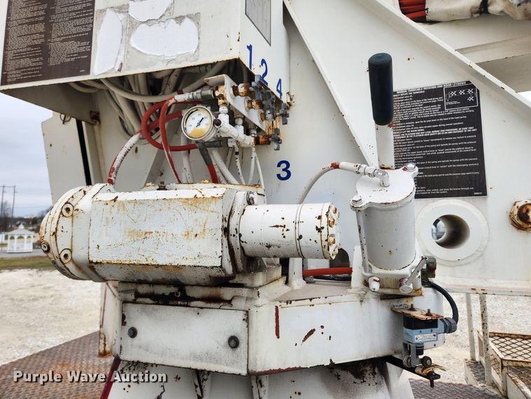 image for item JB9470 1992 Mack RD690S  bucket truck