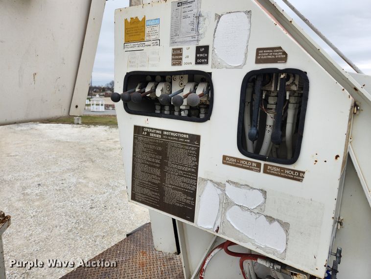 image for item JB9470 1992 Mack RD690S  bucket truck