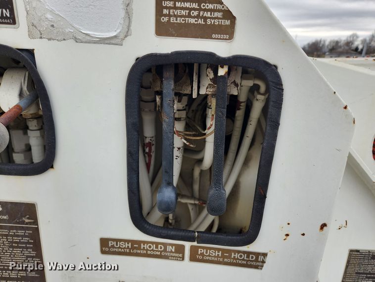 image for item JB9470 1992 Mack RD690S  bucket truck