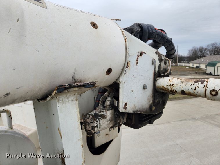 image for item JB9470 1992 Mack RD690S  bucket truck