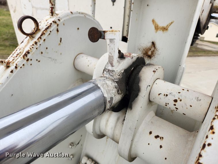 image for item JB9470 1992 Mack RD690S  bucket truck