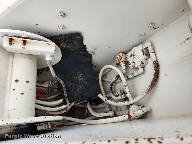 image for item JB9470 1992 Mack RD690S  bucket truck